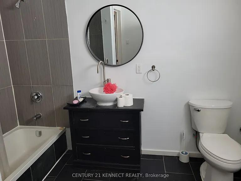 181 Augusta Ave #2 — Photo 24
