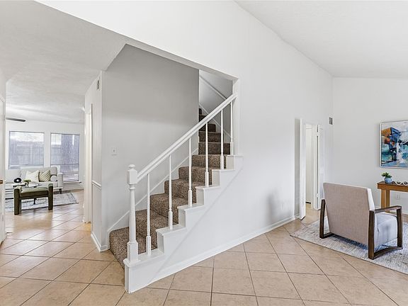 5th image of 4927 Glendower Dr