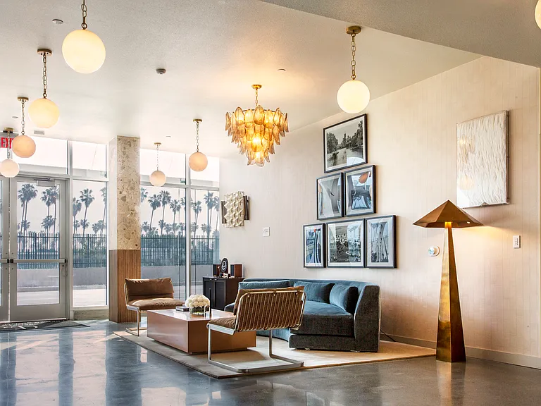 Crenshaw Lofts — Photo 25
