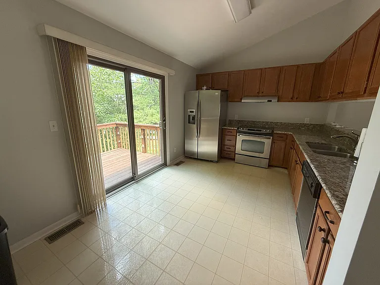 4554 Summerset Dr — Photo 6