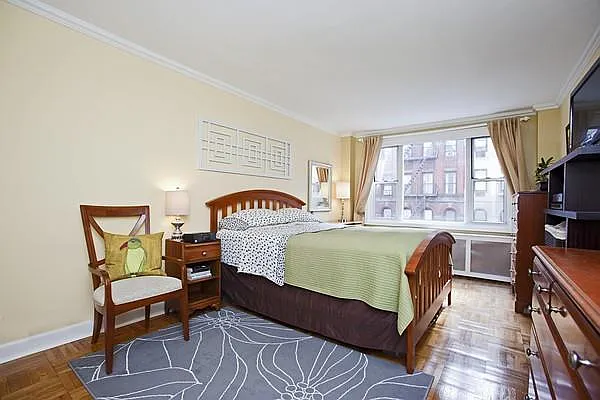Sold by R New York | media 2