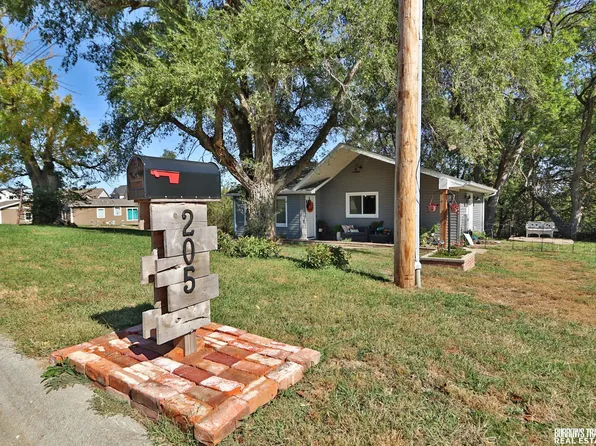 205 W Park St, Weeping Water, NE 68463