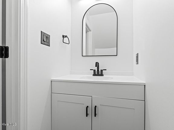 5th image of 405 Myrtlewood Circle