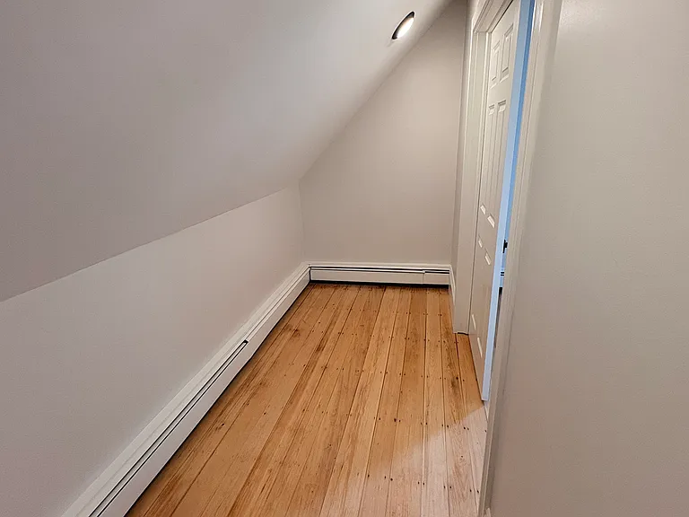 14 Adelaide St #2 — Photo 4