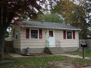 36 Hutchinson St, Warwick, RI 02886