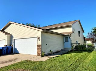 1711 50th St S, Fargo, ND 58103