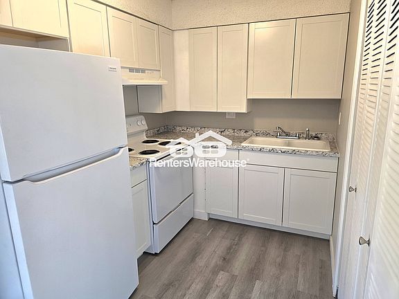 2nd image of 1184 Magnolia St APT A