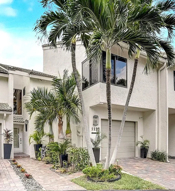 3 bed, 2.5 bath, 2284 sqft, $8,000 — Photo 2
