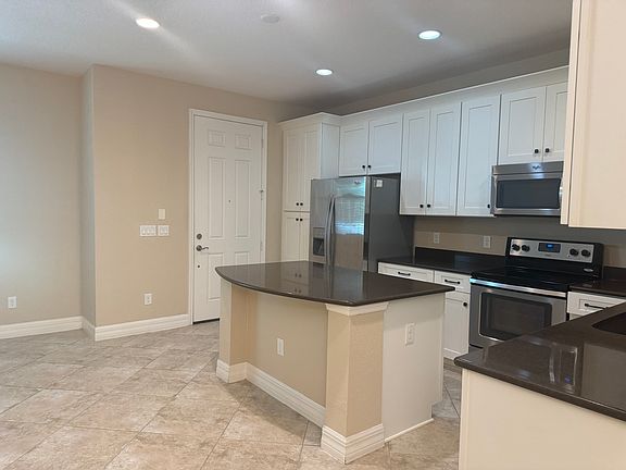 4th image of 10179 Eagle Creek Center Blvd