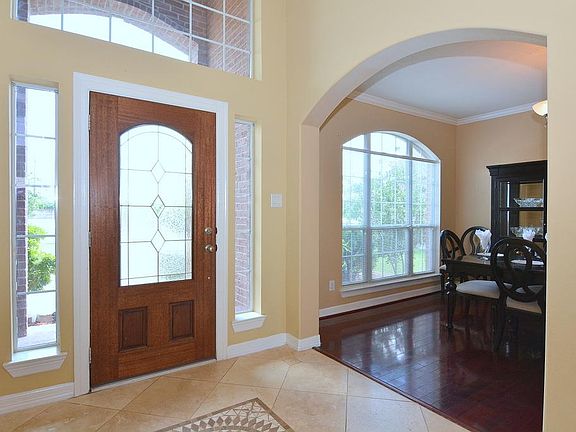 Gorgeous 2-story entry with tons of natural light and tile detail.