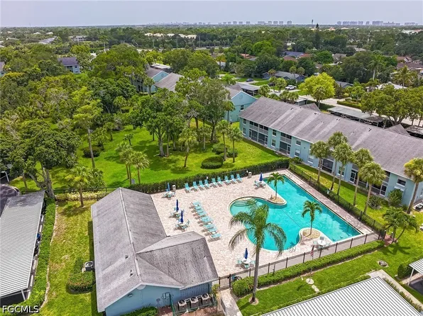 109 Wading Bird Cir APT 206, Naples, FL 34110