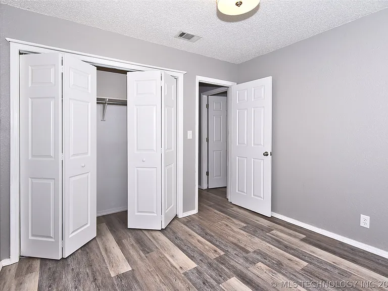 1339 E 138th Pl — Photo 18