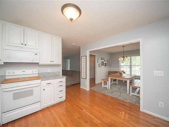 3rd image of 3552 Westmeadow Ln