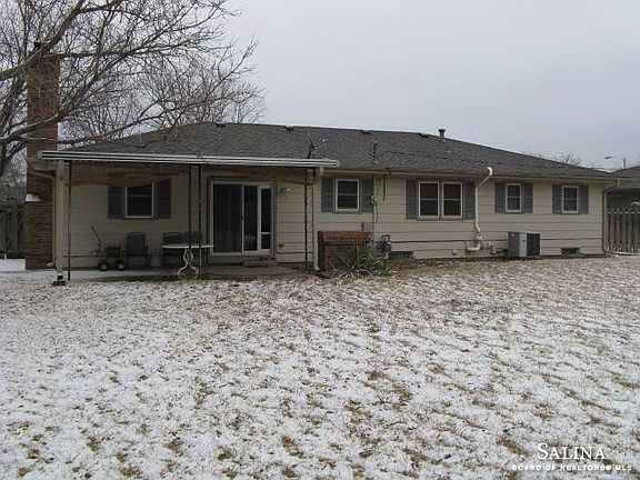 4th image of 2742 Bret Ave