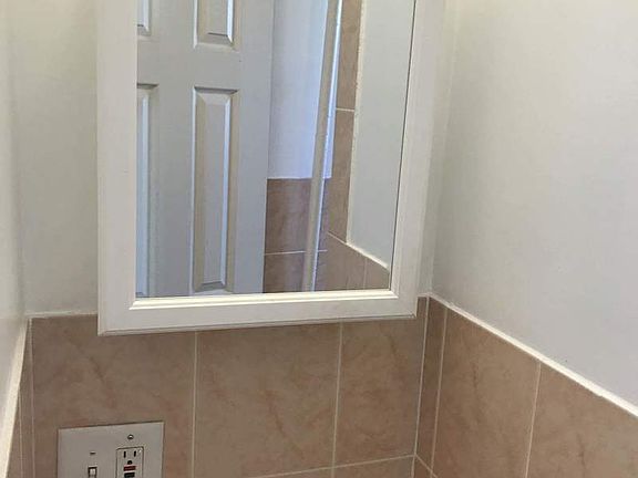 4th image of 42 Diamond St APT 15