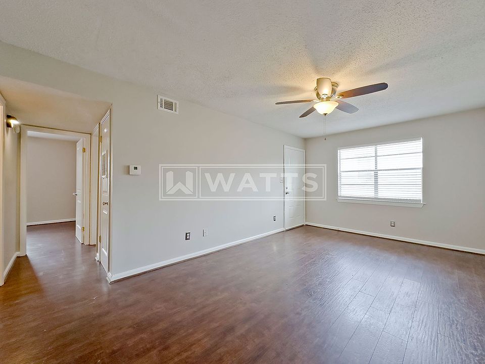 Convenient 2-Bedroom Apartment Behind Dreamland Bar-B-Q - 1413 14th St ...