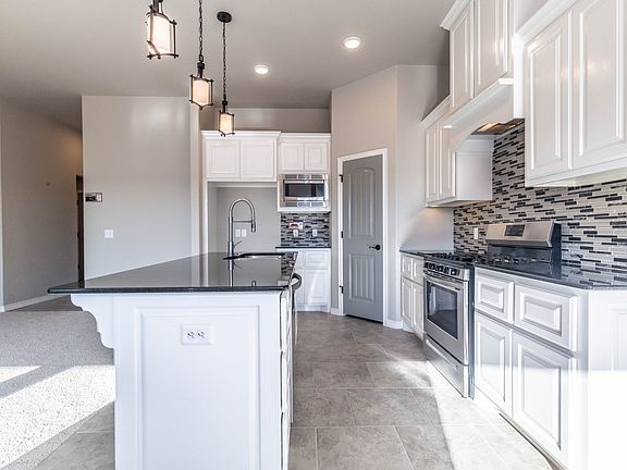 3rd image of 16020 Mendoza Dr