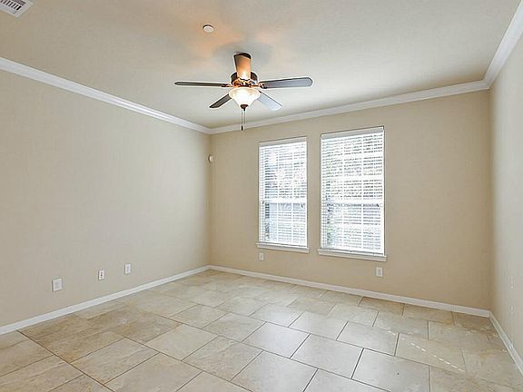 5th image of 26 Bettina Ln