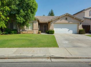 8610 Harbor Club Dr, Bakersfield, CA 93312