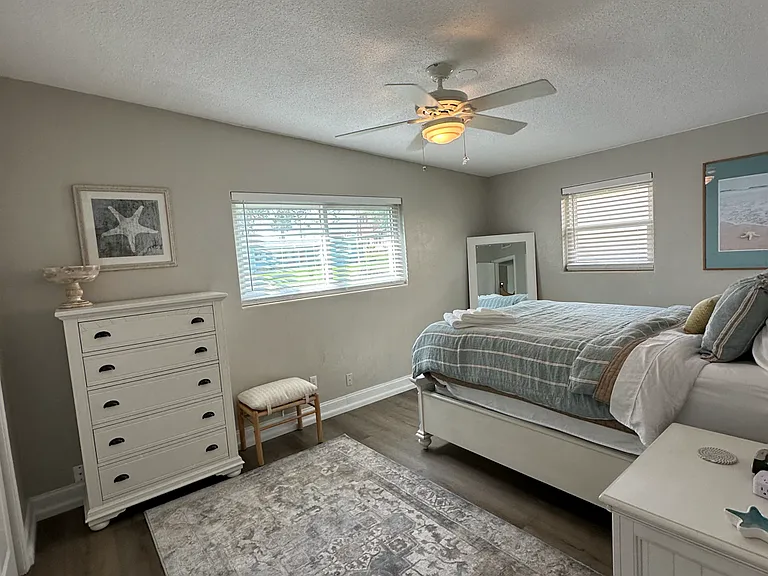 16 N Venetian Way — Photo 8