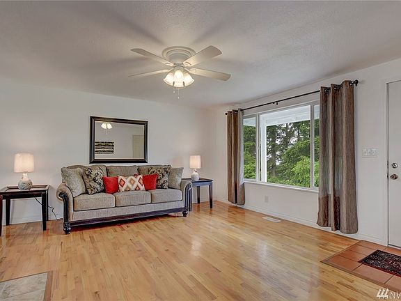 3rd image of 2341 Parkwood Dr SE