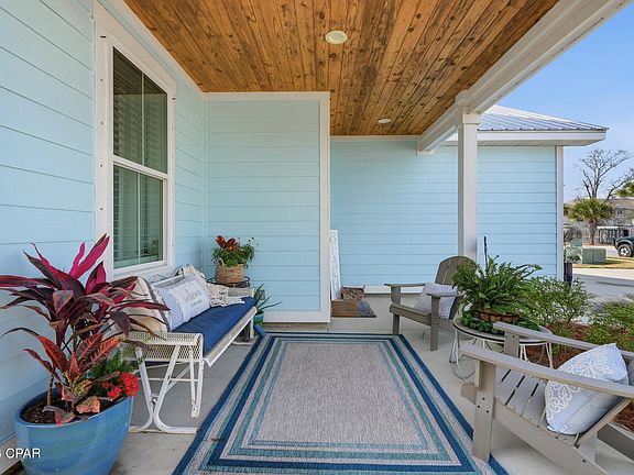 3rd image of 8437 Warner Pl