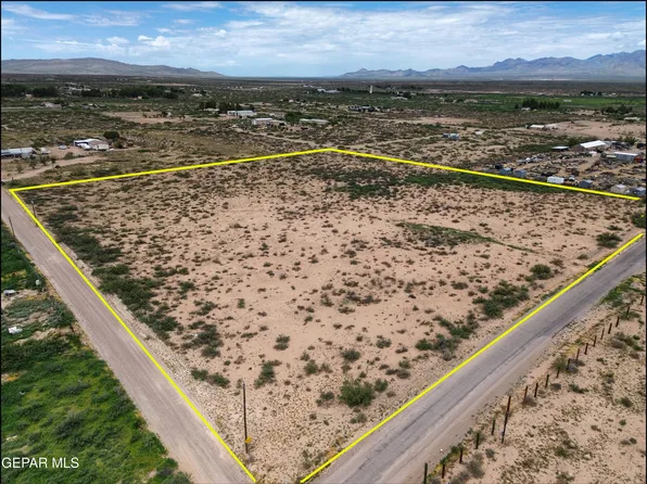 2080 Hot Peppers Rd, Chaparral, NM 88081