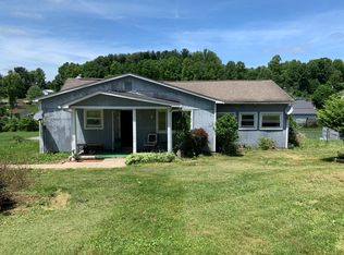 128 Teaberry Ln, Fayetteville, WV 25840