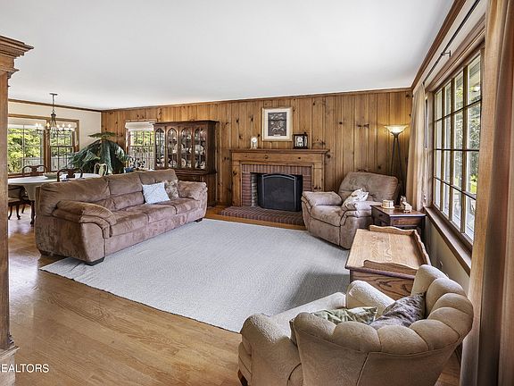 5th image of 1626 Linda Ln