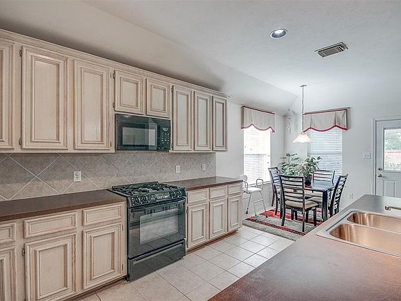 4th image of 1419 Sand Lake Ln