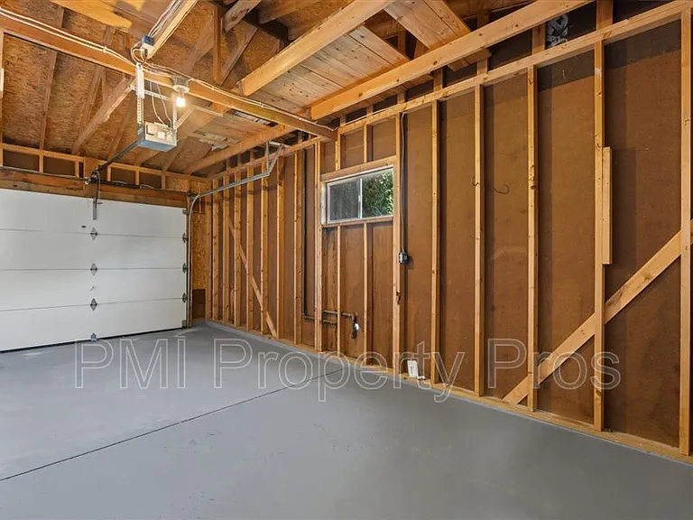 8150 S 88th St — Photo 2