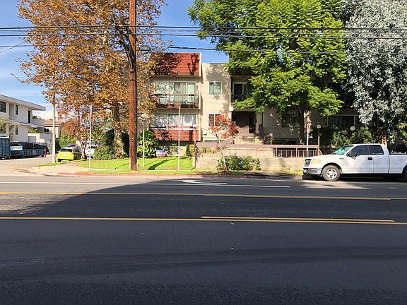 3rd image of 12157 Moorpark St APT 102