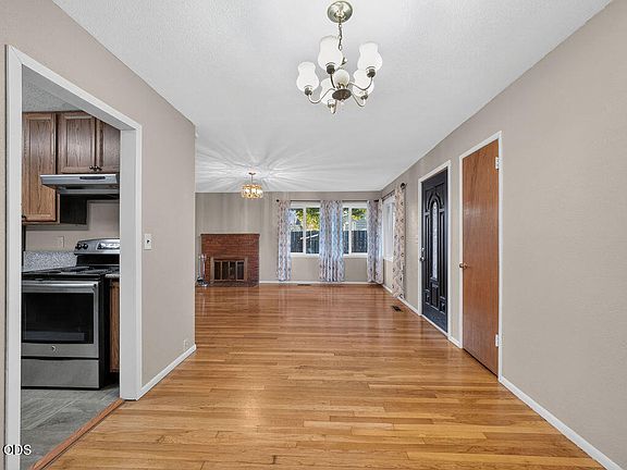 4th image of 2430 Berkeley St
