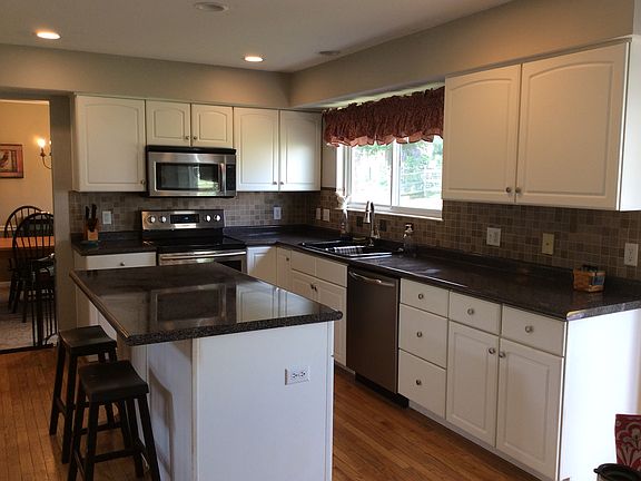 3rd image of 219 River Valley Blvd