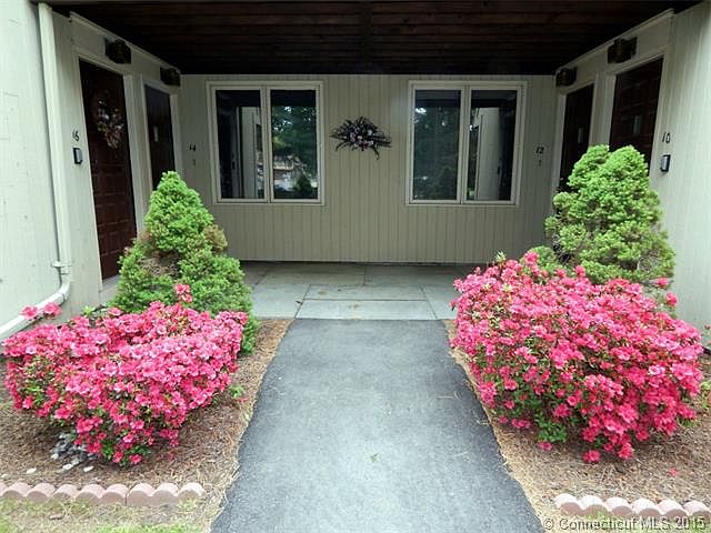 1st image of 12 Little Oak Ln