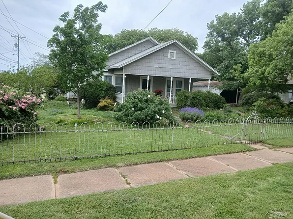 310 Strong St, Bowie, TX 76230