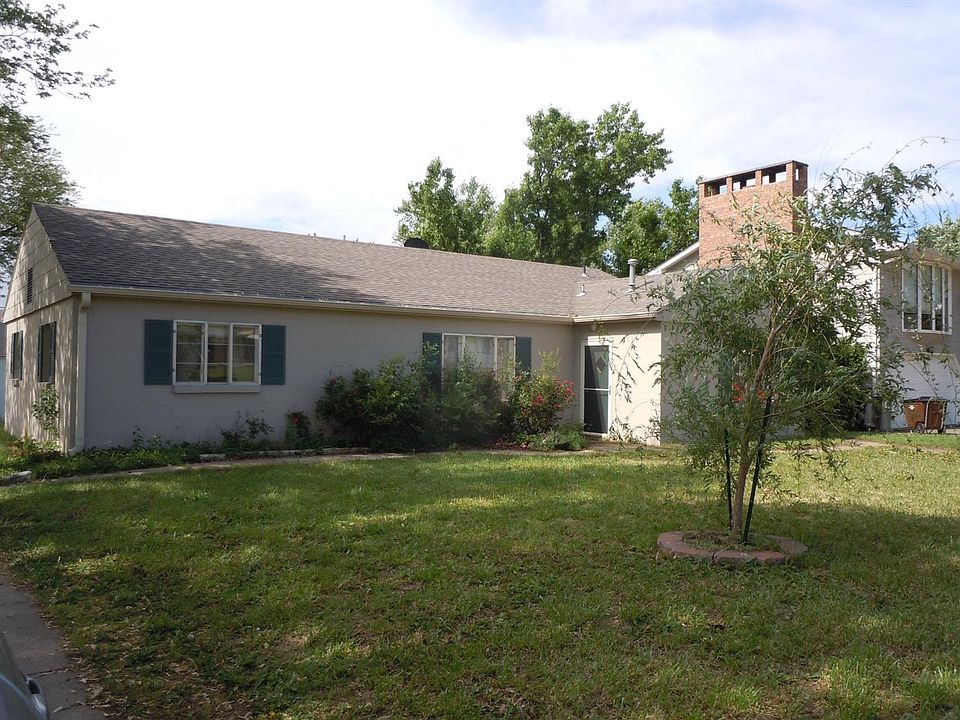 1st image of 520 NE 12th St