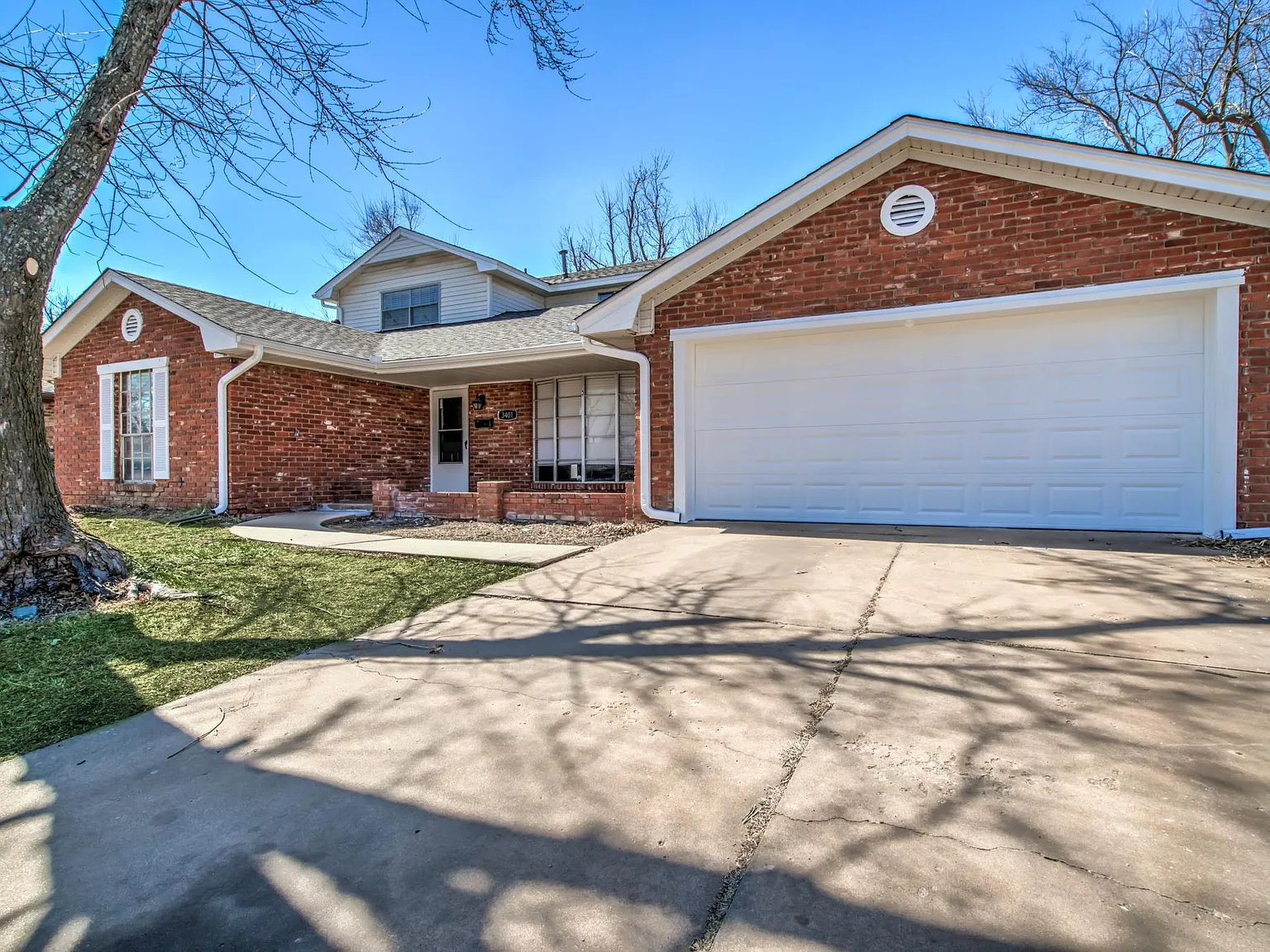 4 bed, 2.5 bath, 2304 sqft, $1,950 — Photo 3