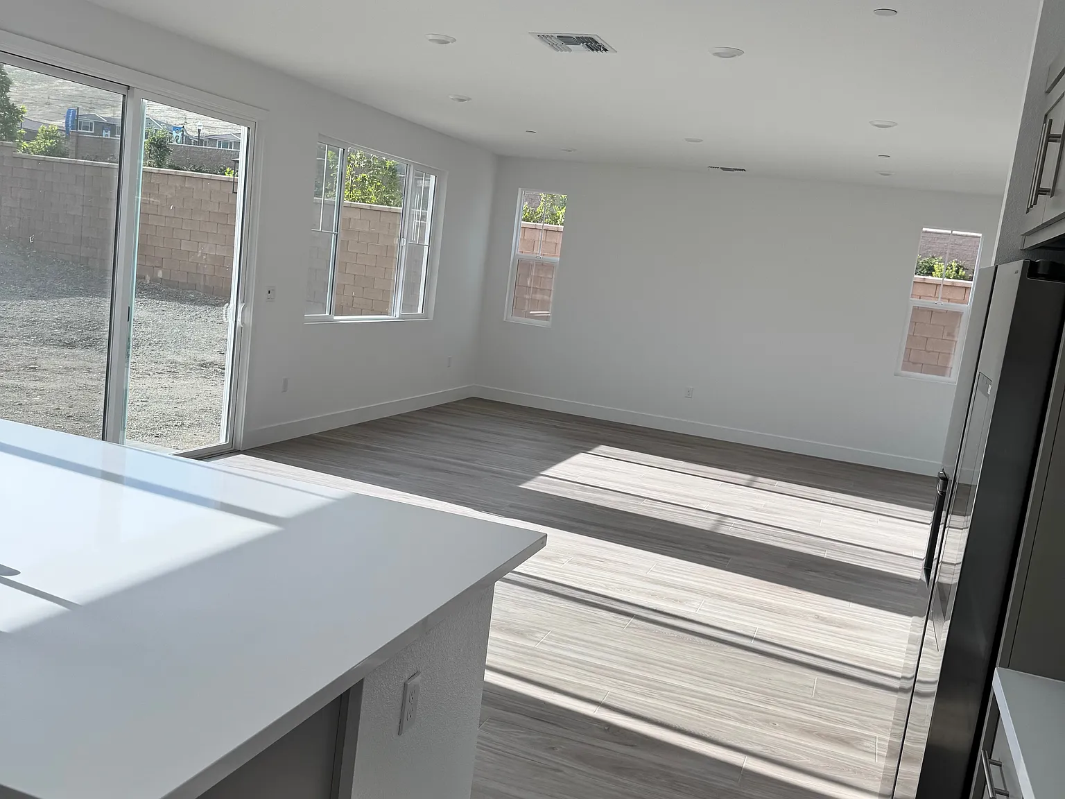 4 bed, 3051 sqft, $3,799 — Photo 2