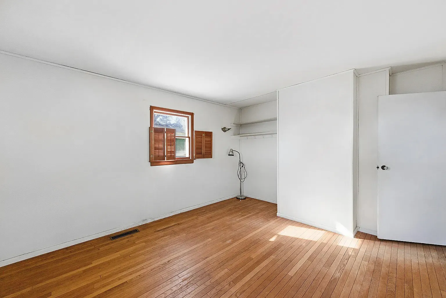 3 bed, 1.5 bath, 960 sqft, $3,500 — Photo 3