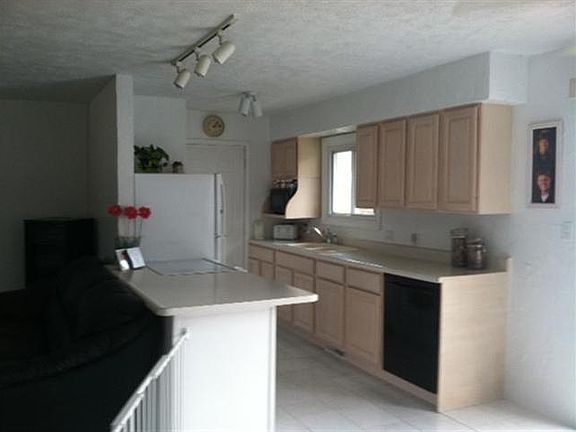 3rd image of 255 Bay Haven Ave
