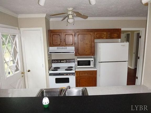 4th image of 100 Brown Haven Ln