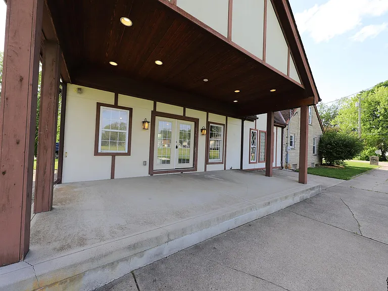 6891 Rings Rd — Photo 17