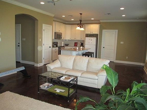 2nd image of 124 Sugar Creek Dr