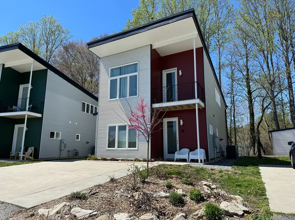 24 Georgia Hill St, Brevard, NC 28712