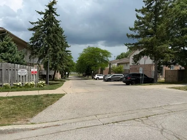 1855 Aldersbrook Rd W #42, London, ON N6G 4R5