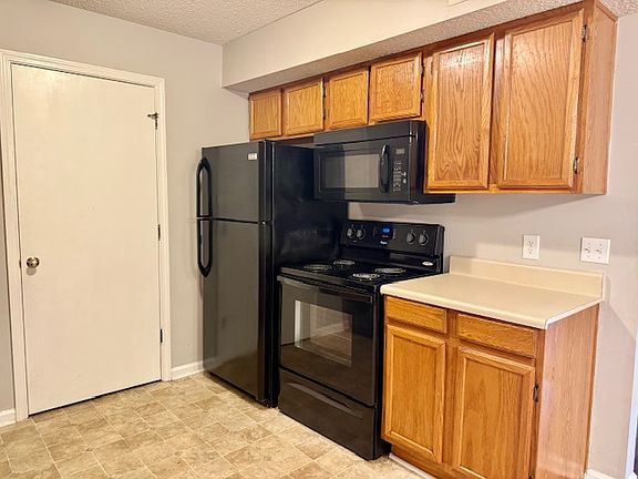 5th image of 1219 Brittany Dr APT G