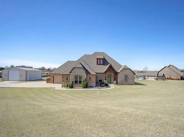 2398 Lake Front Dr, Blanchard, OK 73010