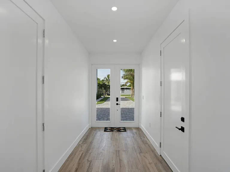 711 Tropical Dr — Photo 18