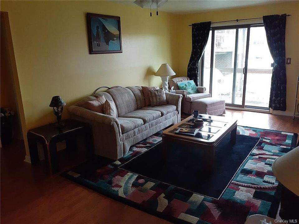 1st image of 280 Country Club Ln #280